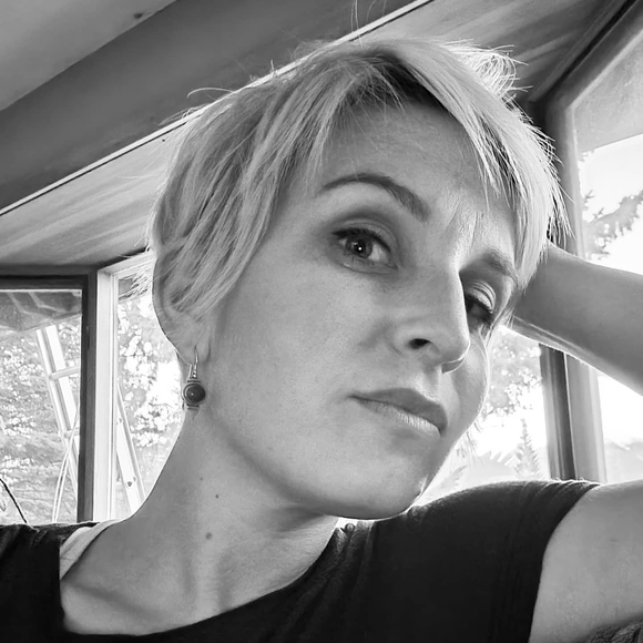 Meet your Posher, Sarah - Picture 1 of 1